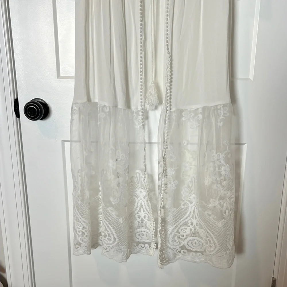 White beach cover up Elegant White Lace Kimono - Picture 2 of 4